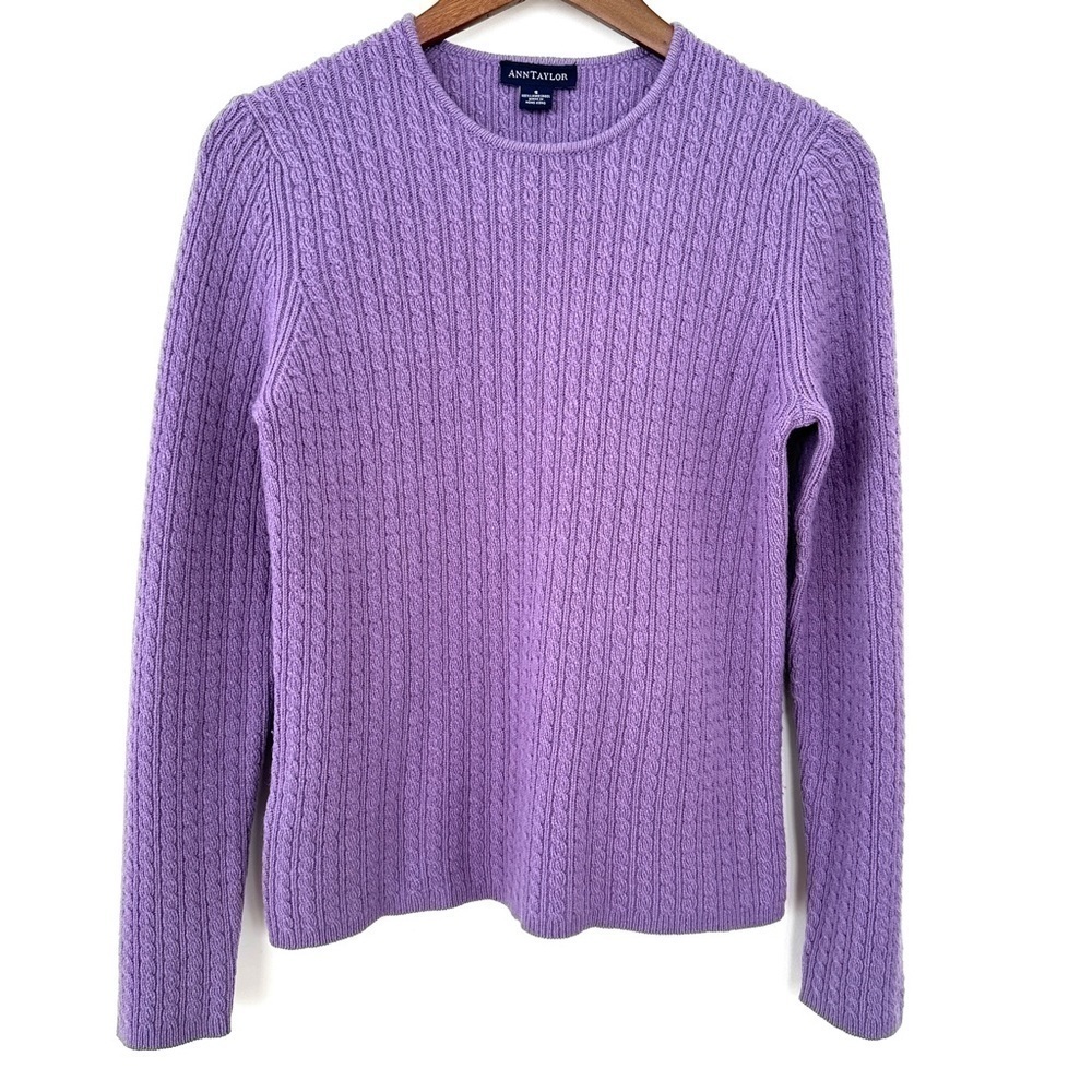 Ann Taylor sweater with crew neck, long sleeves, baby  cable knit 💯 lambs wool